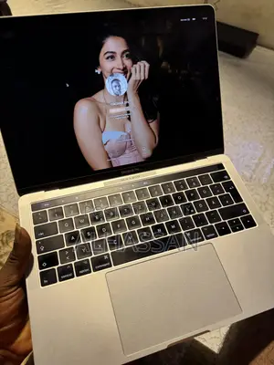 Laptop Apple MacBook Pro 2017 16GB Intel Core i5 SSD 512GB