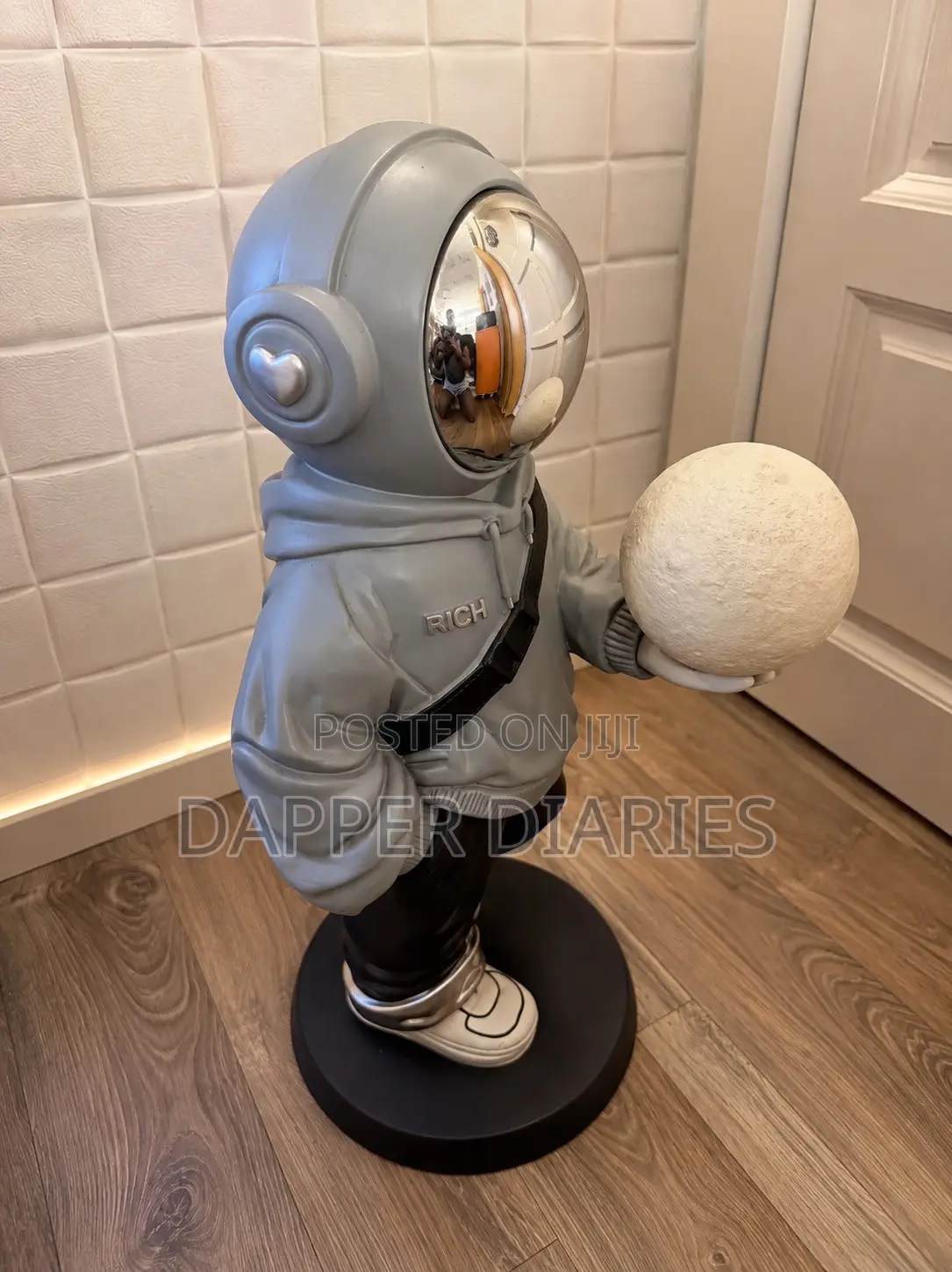 Stylish Astronaut Sculpture With Moon
