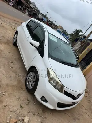 Toyota Vitz 1.3 AWD 5dr 2013 White