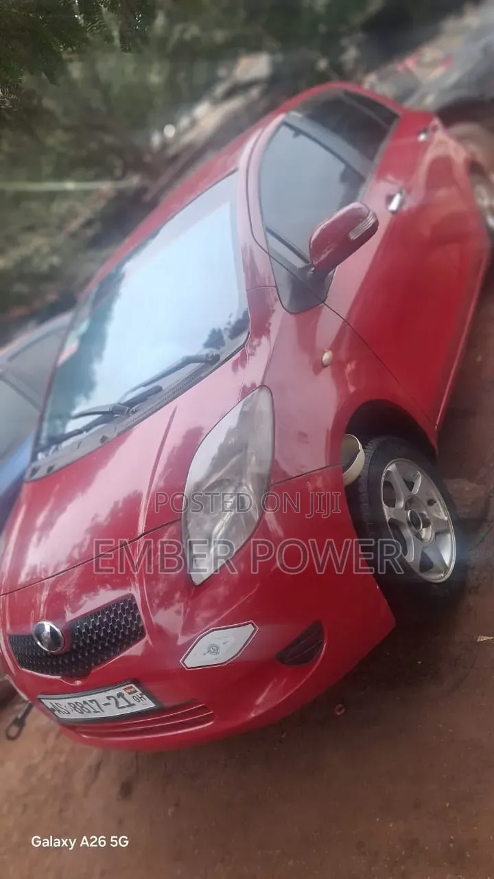 Toyota Vitz 2010 Red