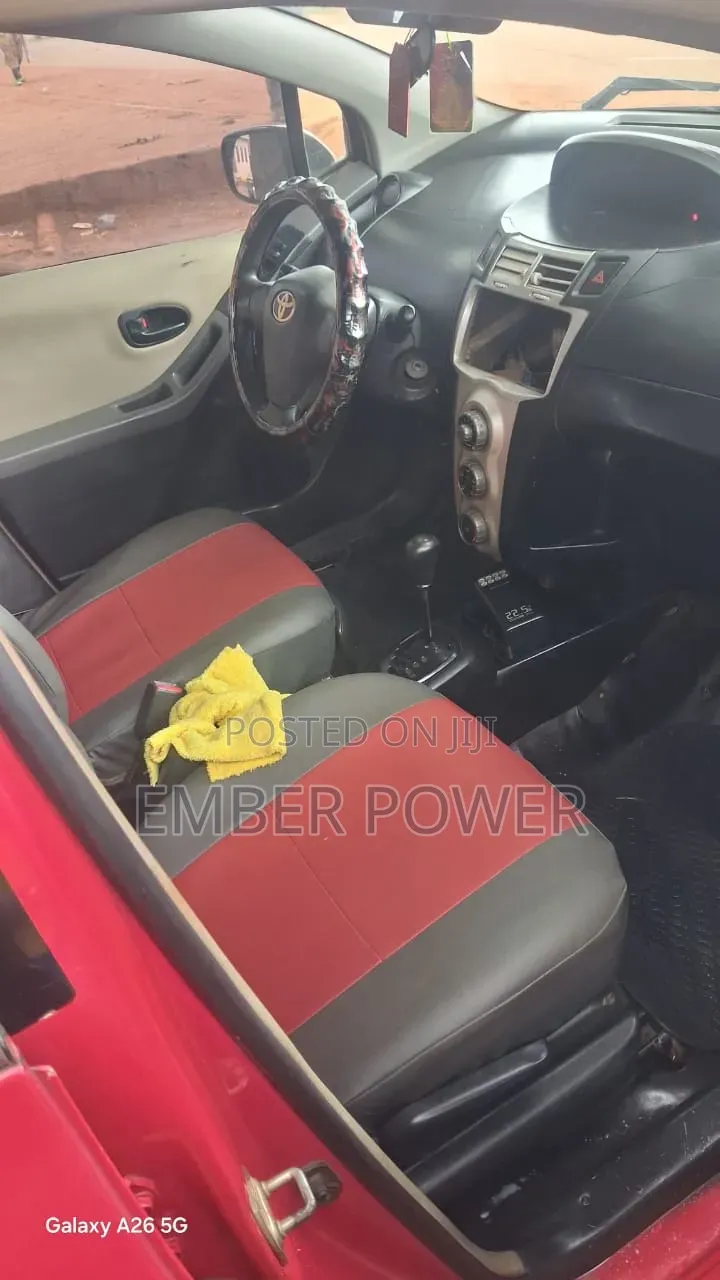 Toyota Vitz 2010 Red