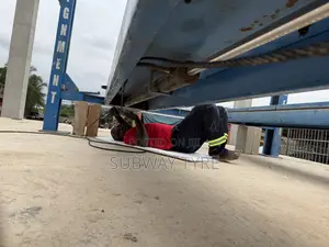 Two Post Hydraulic Lifter