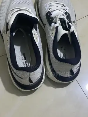Original Nike Vomero 17 From Canada