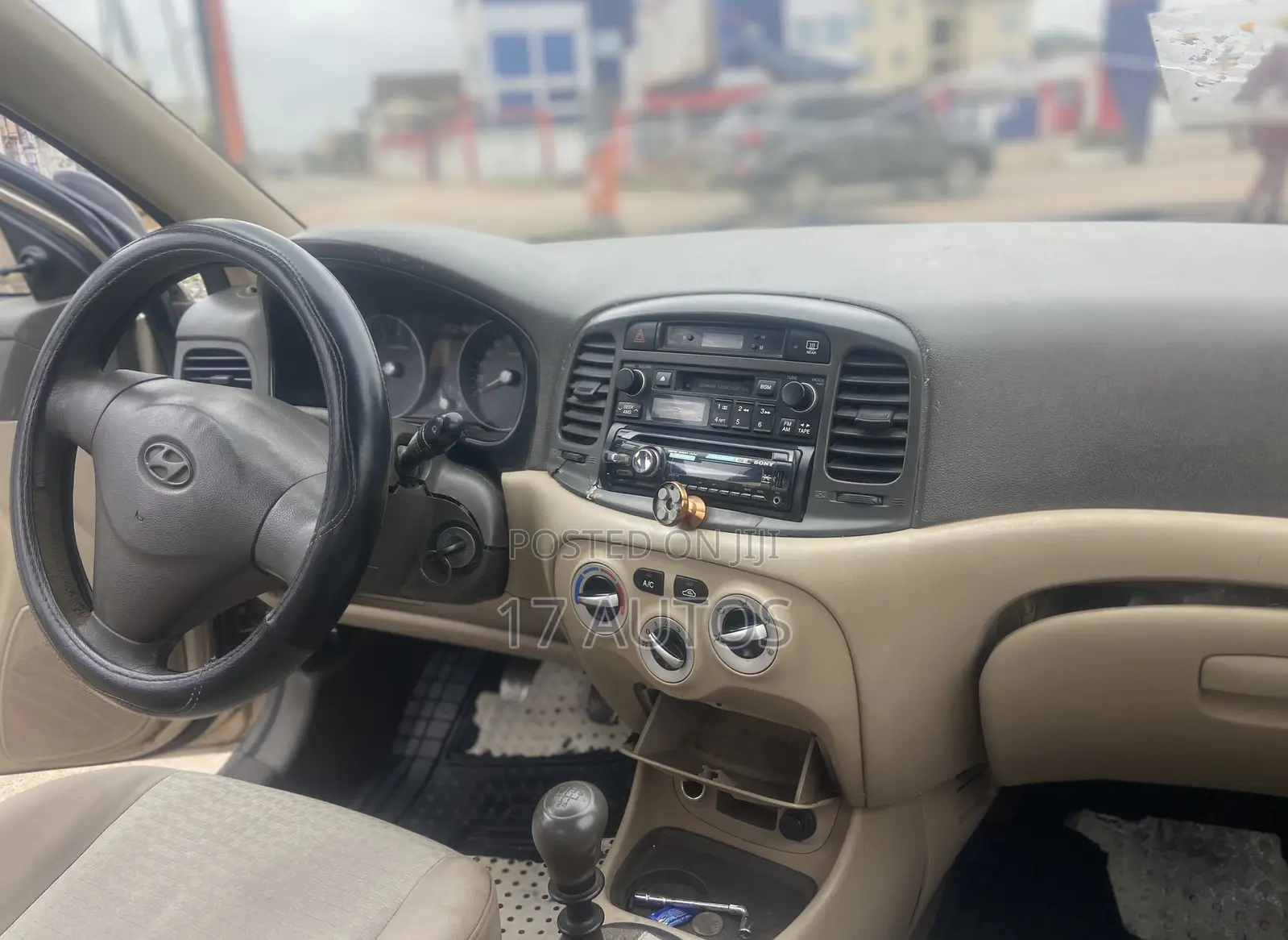 Hyundai Accent 2010 Gold