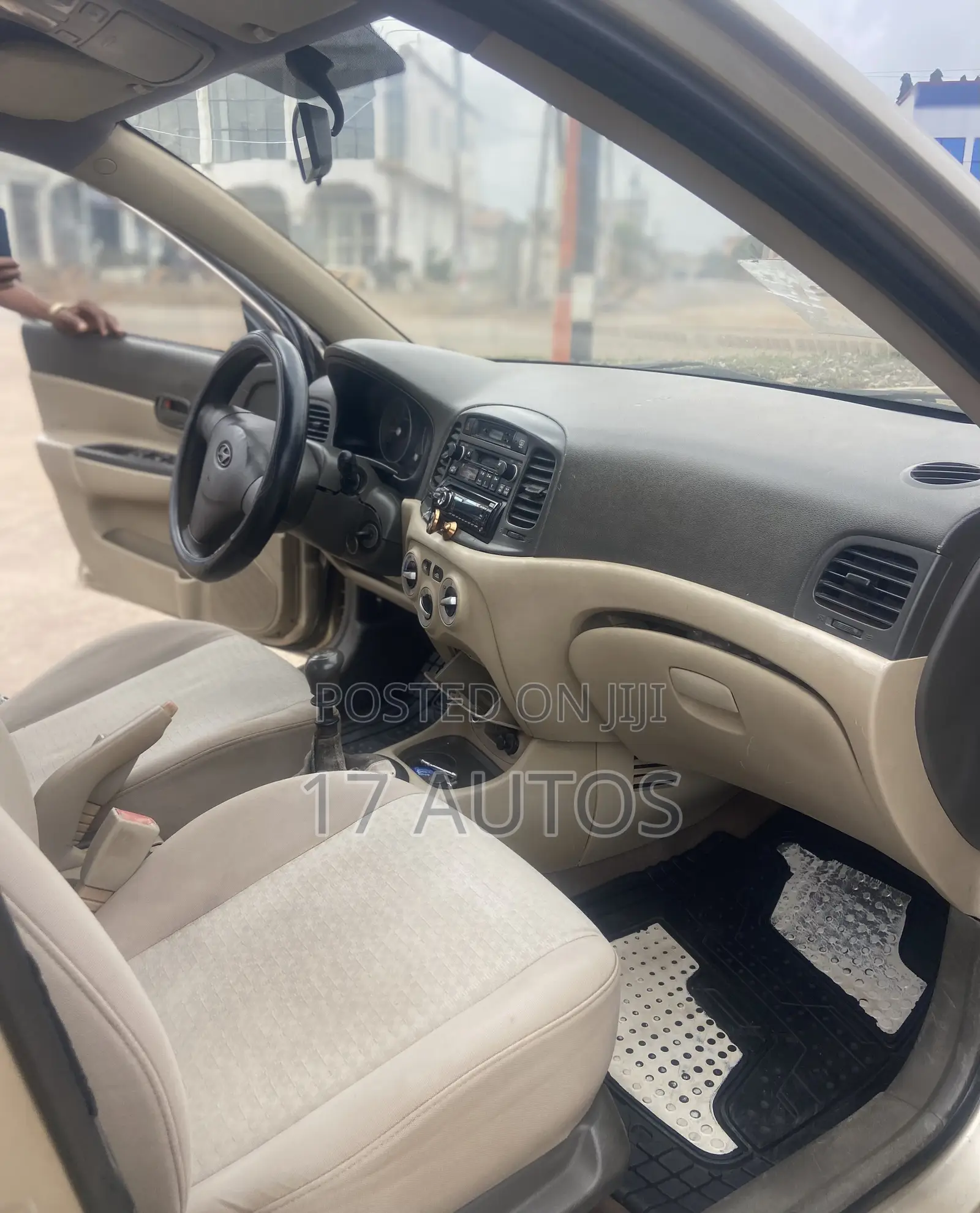 Hyundai Accent 2010 Gold