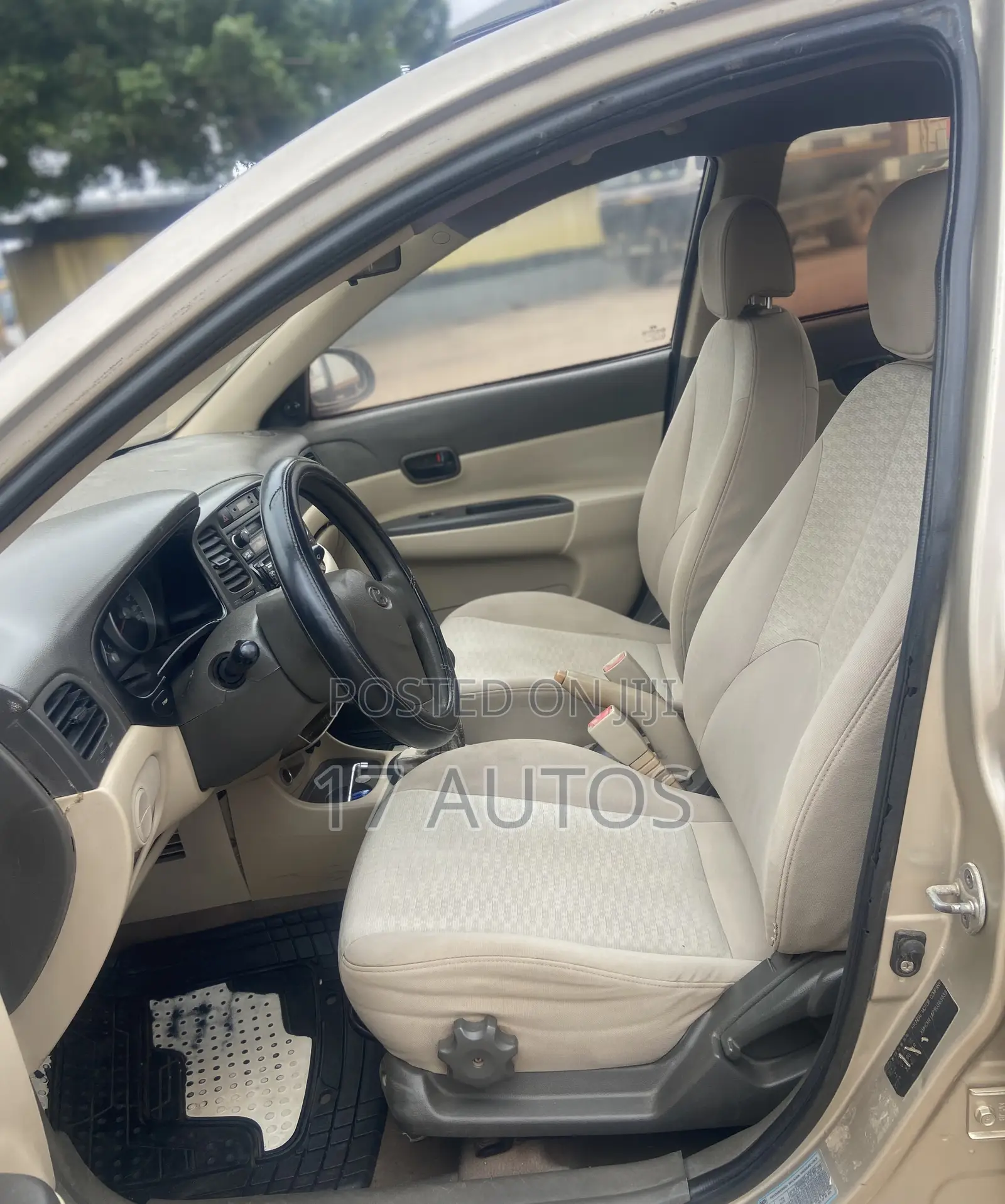 Hyundai Accent 2010 Gold