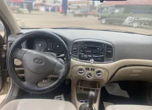 Hyundai Accent 2010 Gold