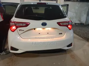 Toyota Vitz 1.5 FWD Hybrid 5dr 2019 White