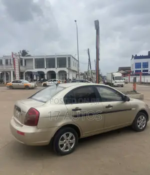 Hyundai Accent 2010 Gold
