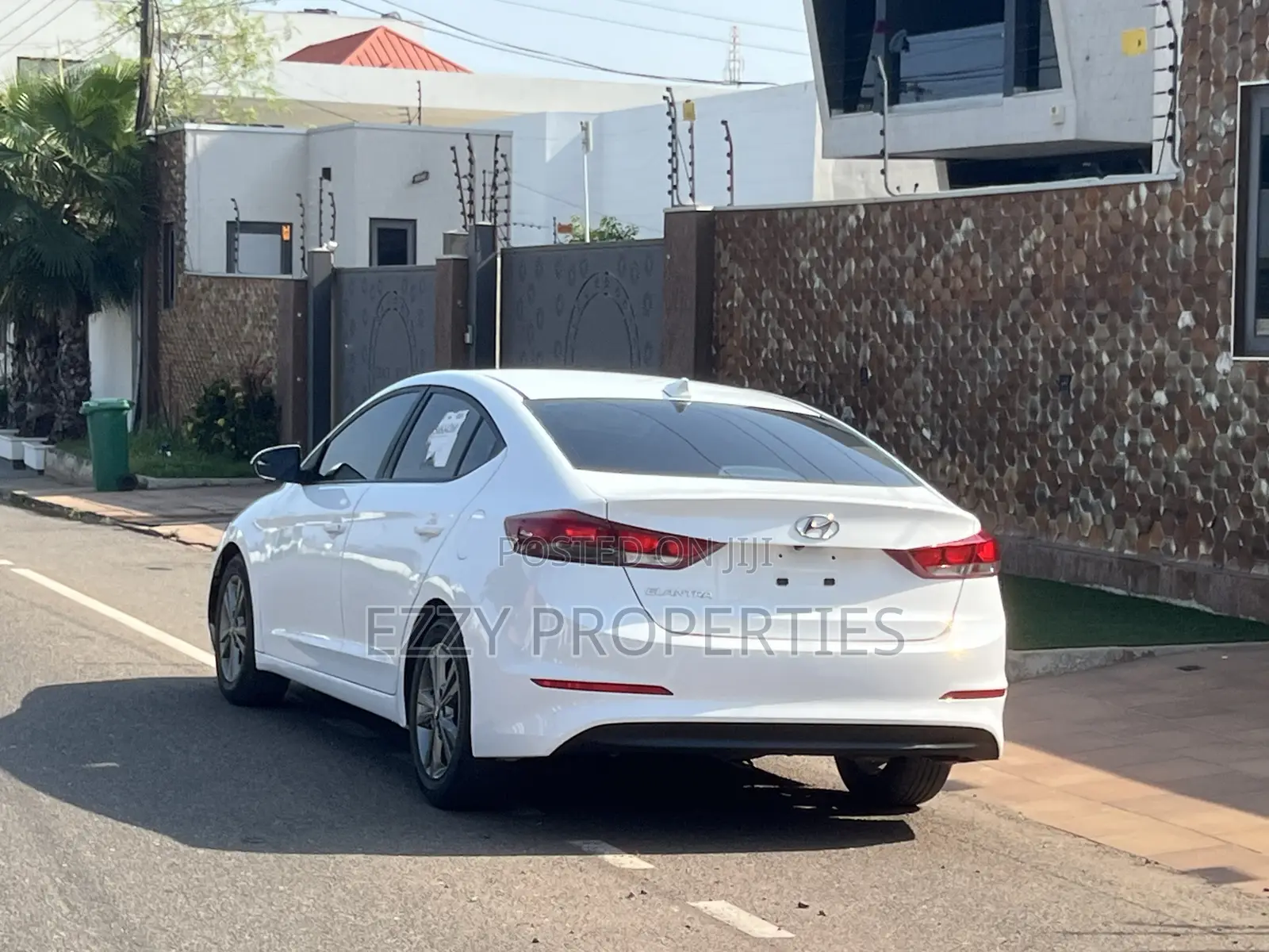 Hyundai Elantra Value Edition Sedan FWD (2.0L 4cyl 6A) 2017 White