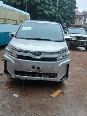 Toyota Voxy 2018 Silver
