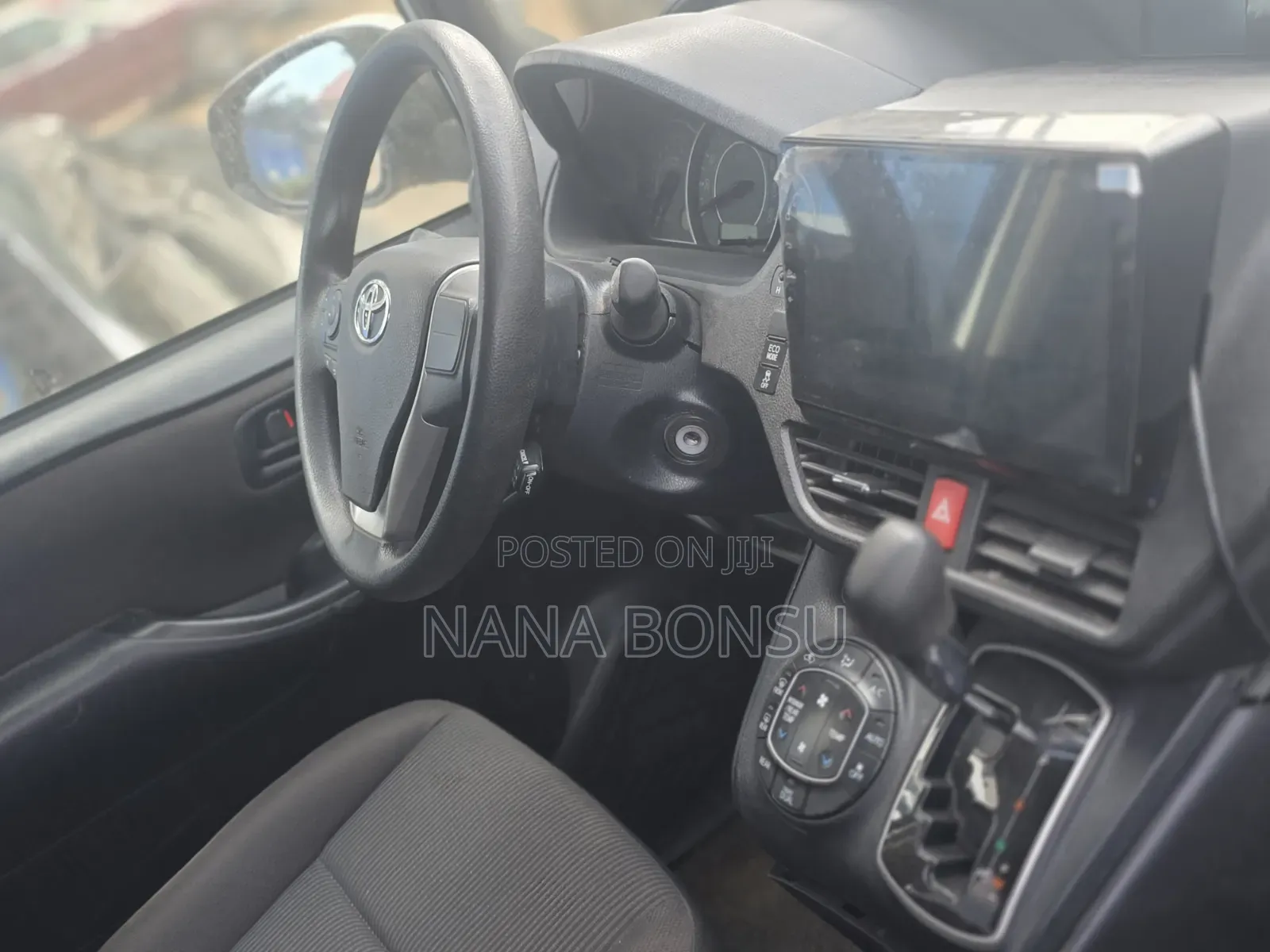 Toyota Voxy 2018 Silver