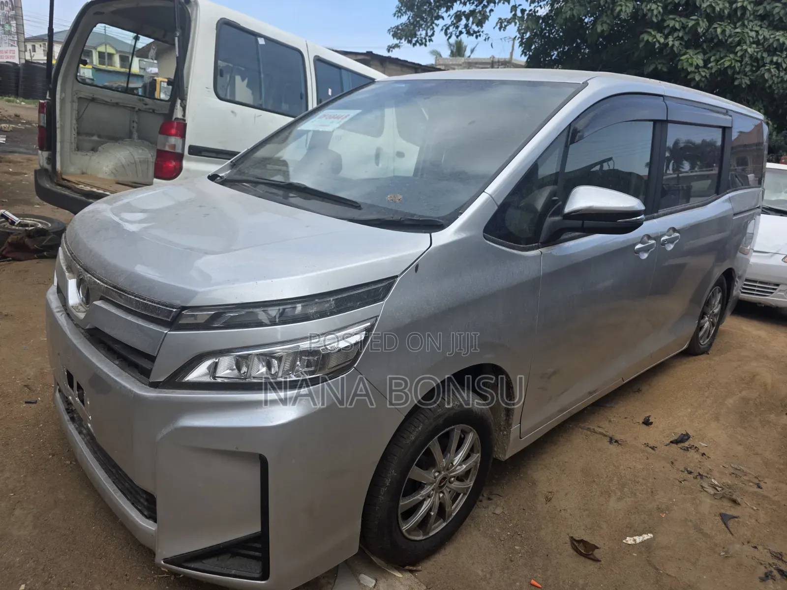 Toyota Voxy 2018 Silver