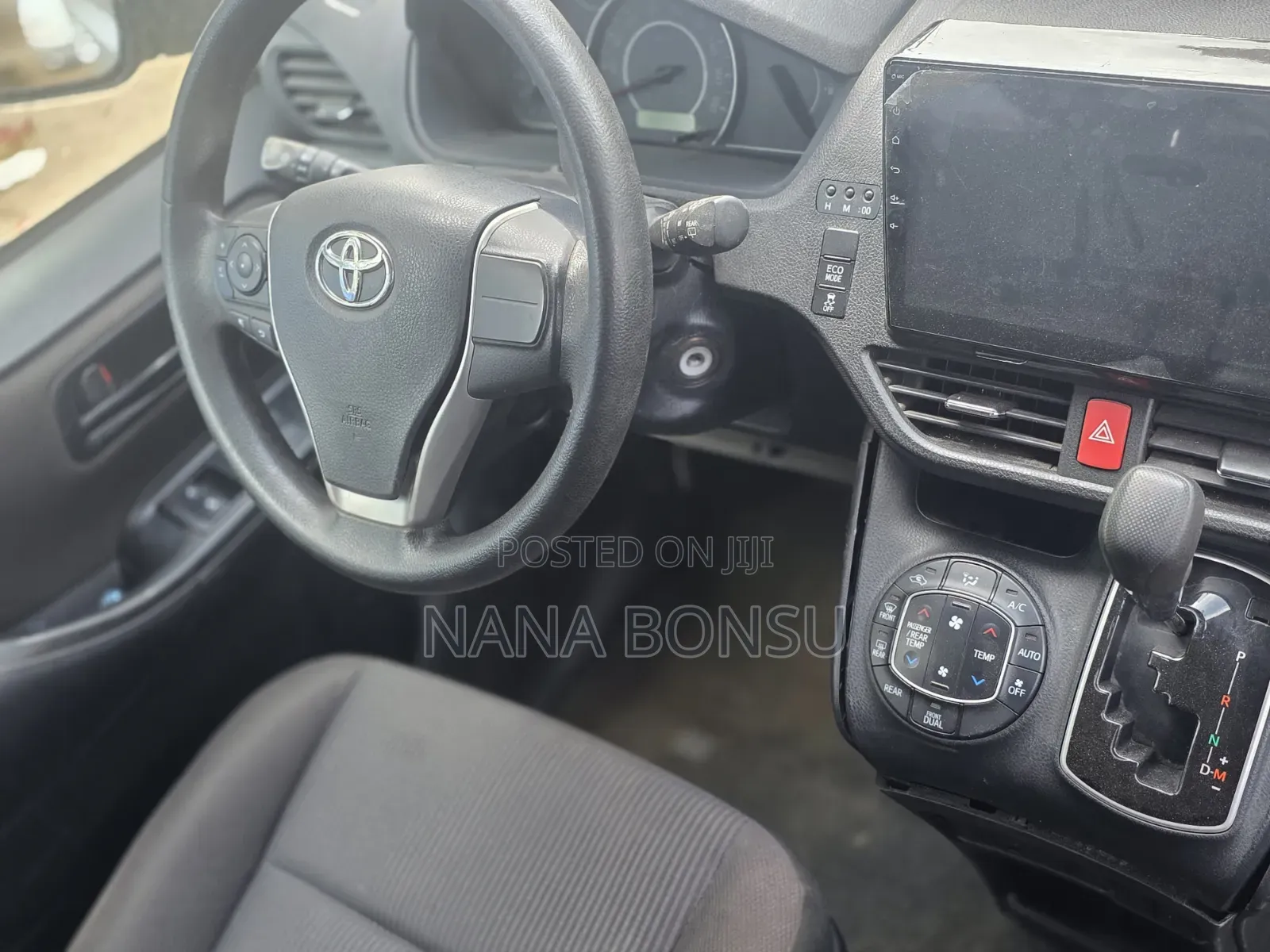 Toyota Voxy 2018 Silver