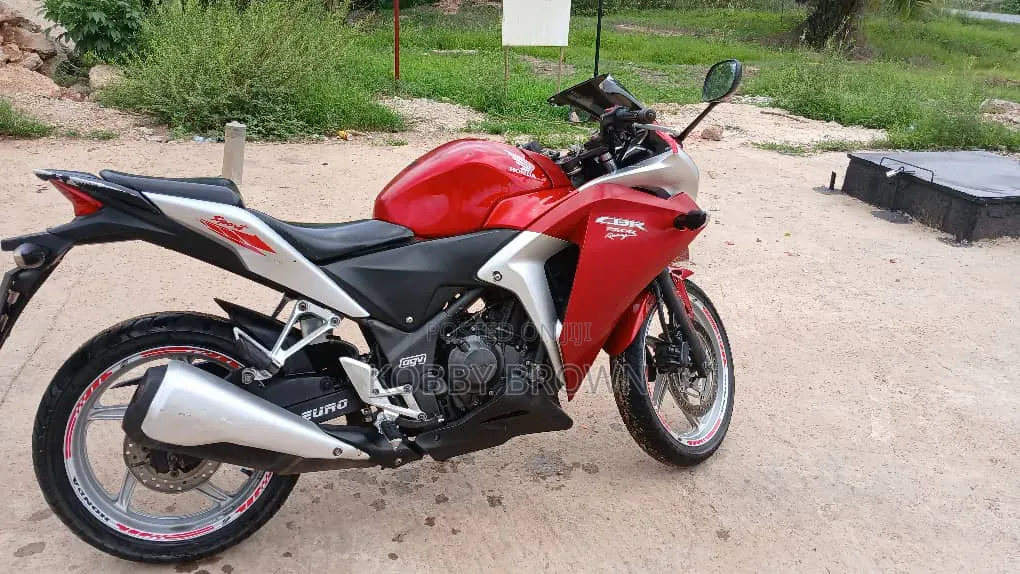 Honda CBR 2012 Red