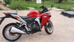 Honda CBR 2012 Red