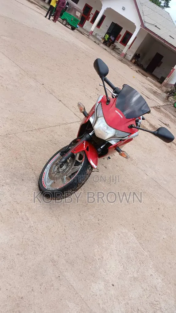 Honda CBR 2012 Red