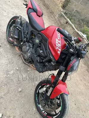 Ducati Multistrada V2 2022 Red
