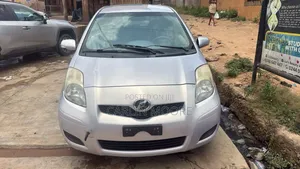 Toyota Vitz 2010 Silver