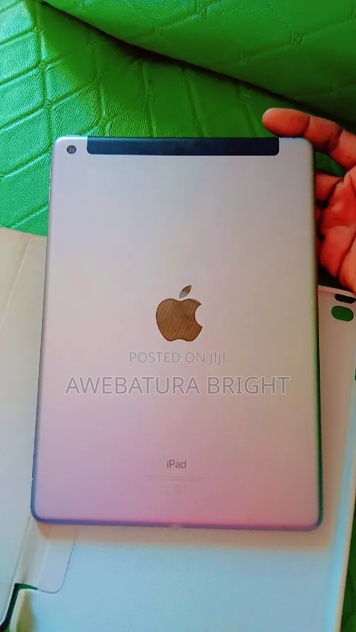 Apple iPad 9.7 128 GB Silver