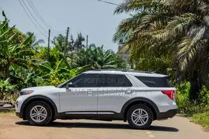Ford Explorer XLT 2021 White