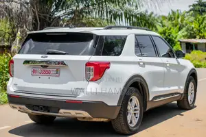 Ford Explorer XLT 2021 White
