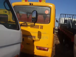Hyundai Aero Town 2015 Yellow