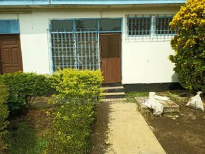 7bdrm House in Community 10 Tema, Sakumono for sale