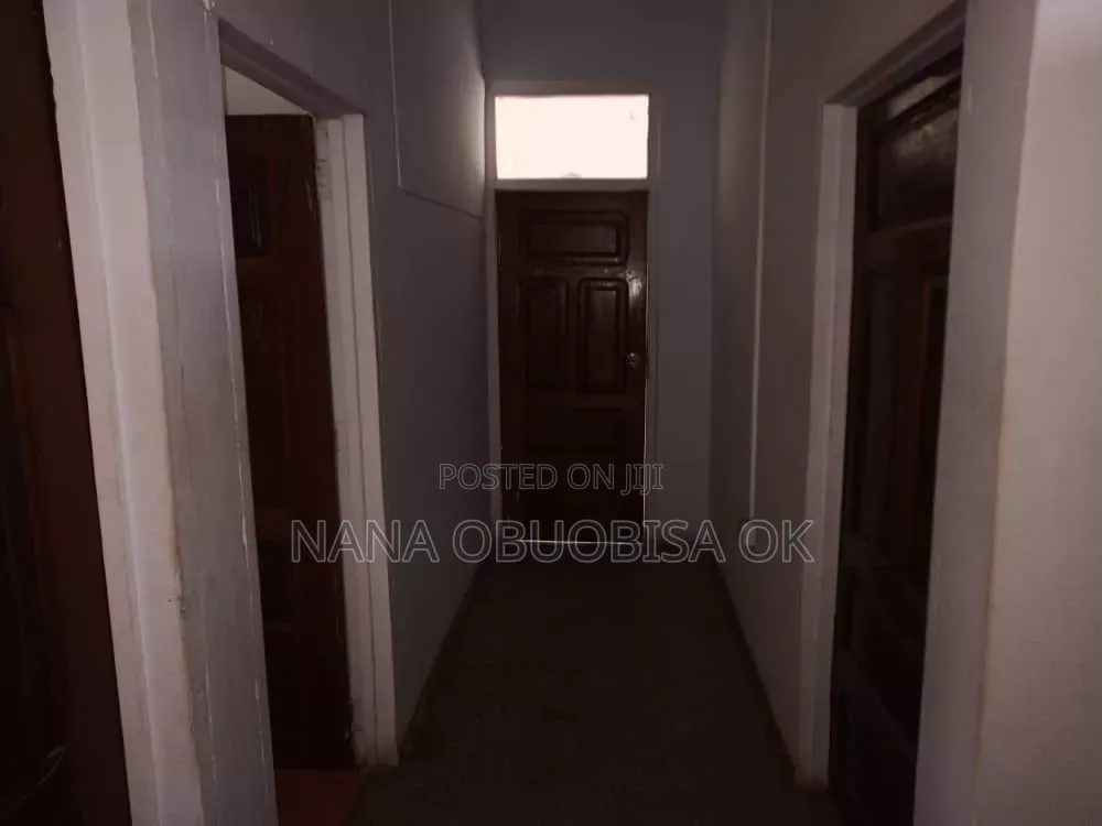 7bdrm House in Community 10 Tema, Sakumono for sale