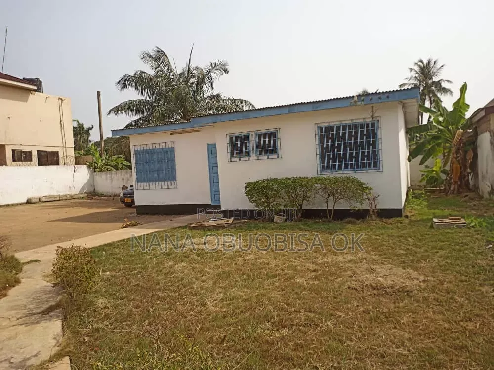 7bdrm House in Community 10 Tema, Sakumono for sale