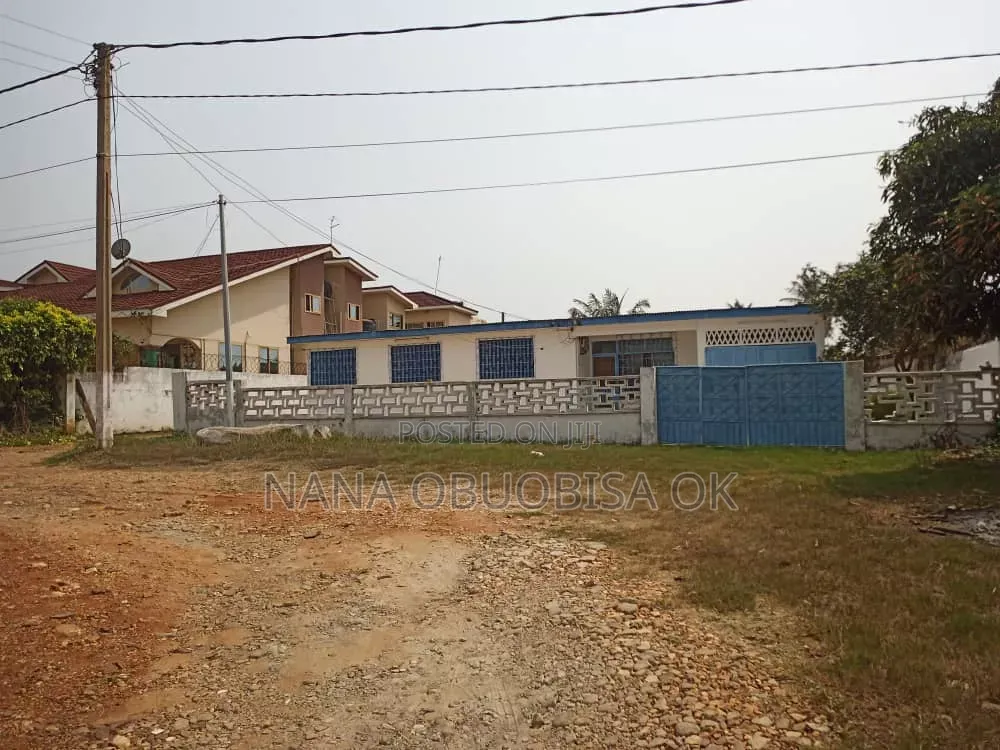 7bdrm House in Community 10 Tema, Sakumono for sale