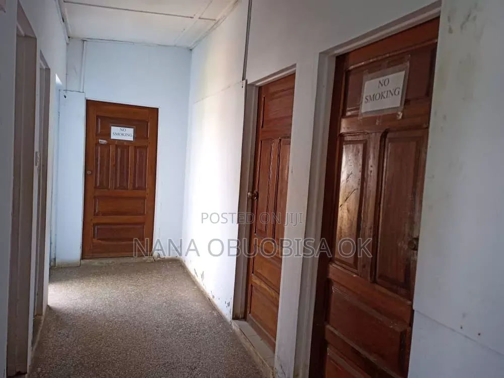 7bdrm House in Community 10 Tema, Sakumono for sale