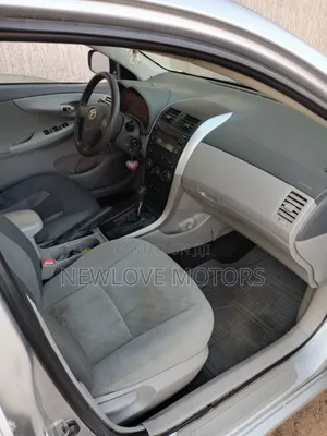 Toyota Corolla LE 4dr Sedan (1.8L 4cyl 4A) 2011 Silver