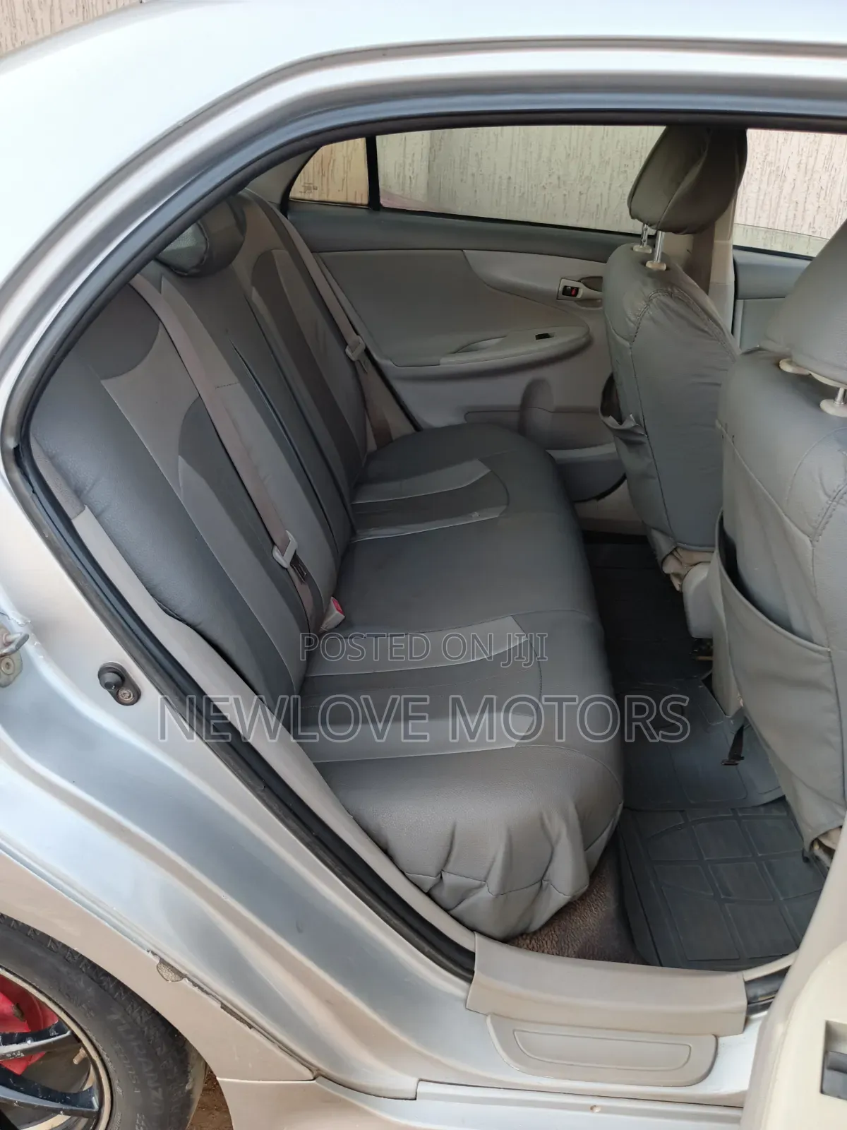 Toyota Corolla LE 4dr Sedan (1.8L 4cyl 4A) 2011 Silver