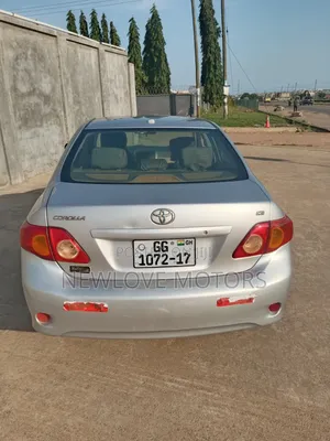 Toyota Corolla LE 4dr Sedan (1.8L 4cyl 4A) 2011 Silver