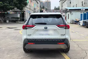 Toyota RAV4 2021 White