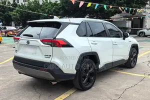 Toyota RAV4 2021 White