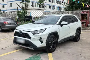 Toyota RAV4 2021 White