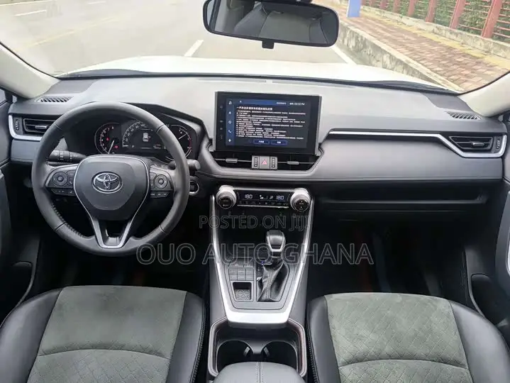 Toyota RAV4 2022 White