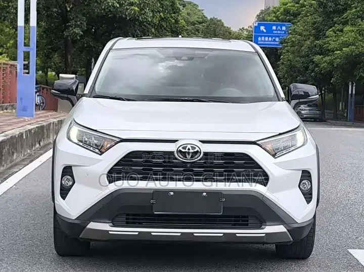 Toyota RAV4 2022 White