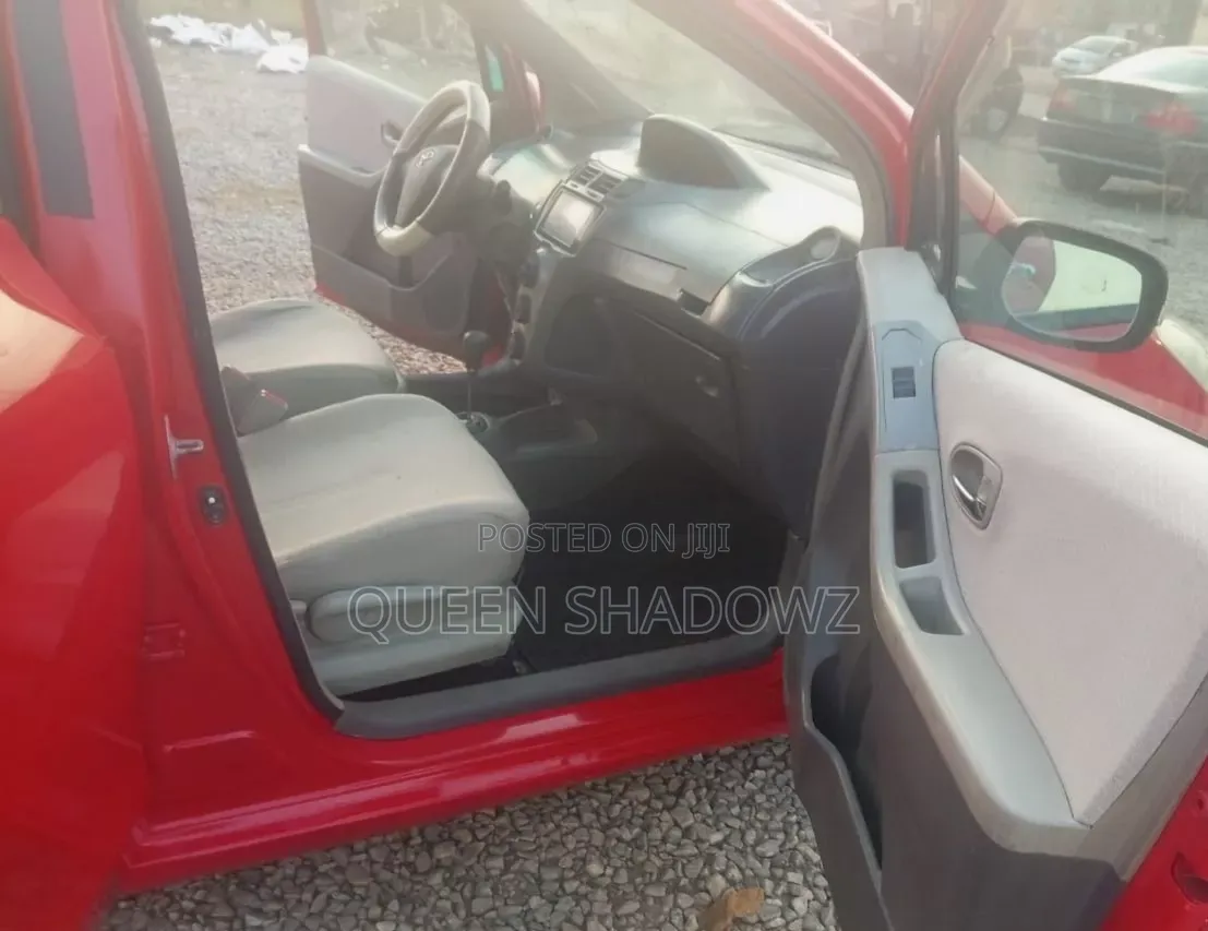 Toyota Vitz 2010 Red
