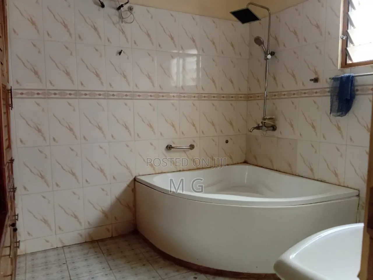 Furnished 3bdrm House in Devtraco, Tema, Community 25 for rent