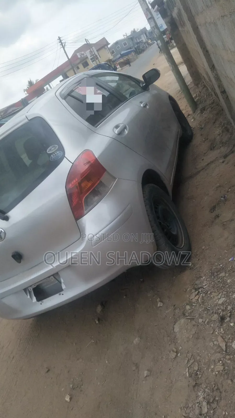 Toyota Vitz 2010 Silver