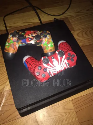 PS4 Slim 2 Controllers.4games (2 CDs N 2 Acc)