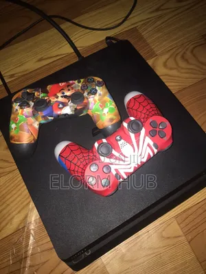 PS4 Slim 2 Controllers.4games (2 CDs N 2 Acc)