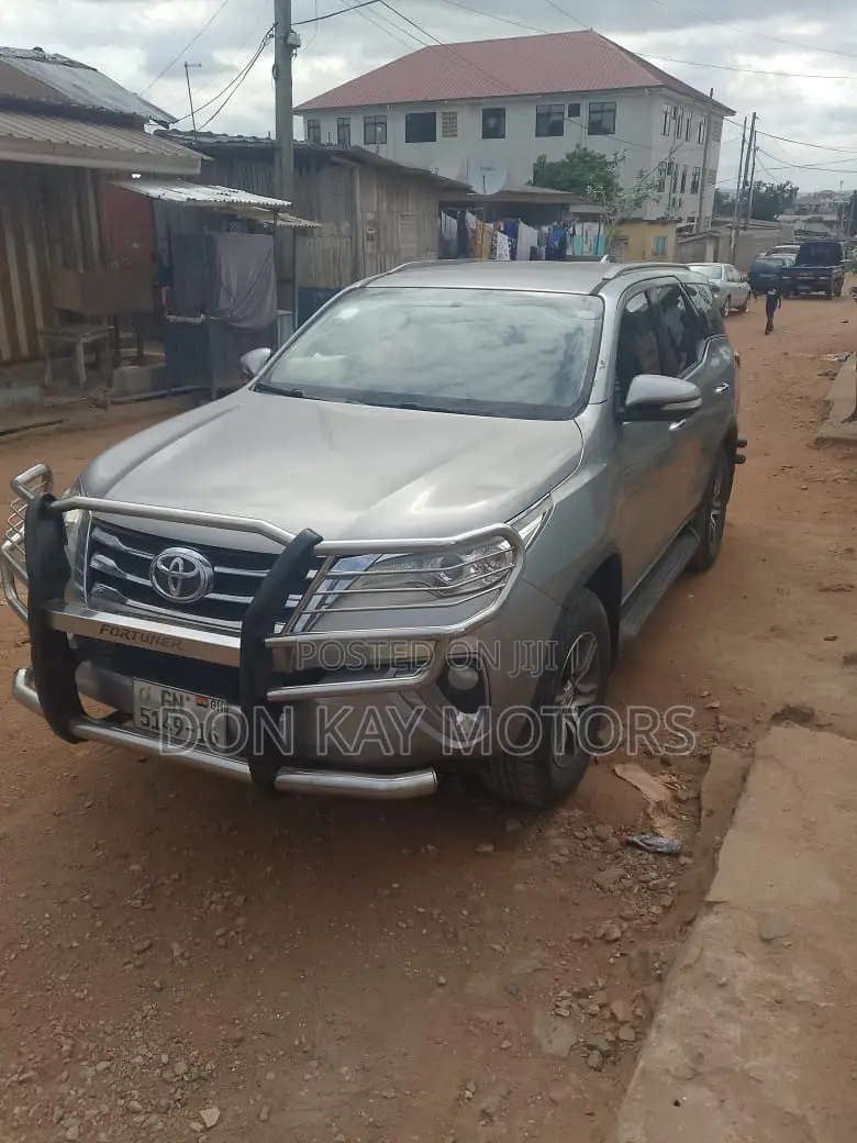 Toyota Fortuner 2016 Silver