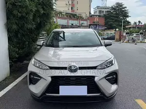 Toyota Frontlander 2022 Gray