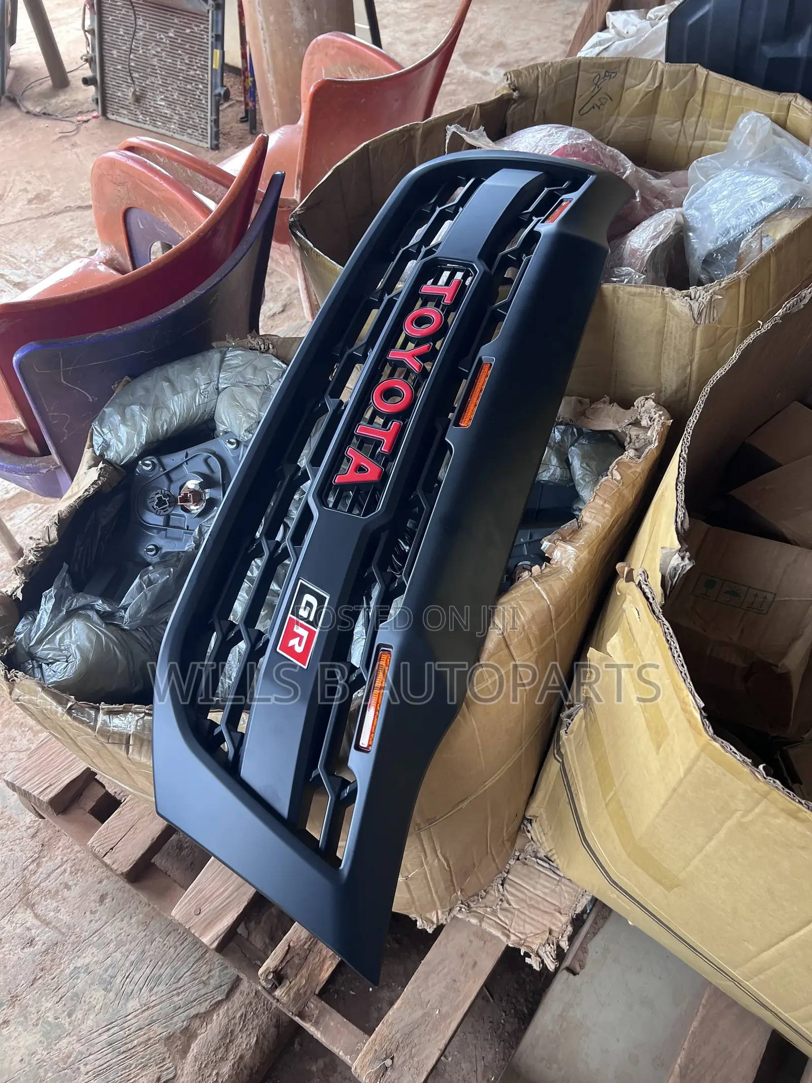 HILUX 2012-2014 Grille With Light