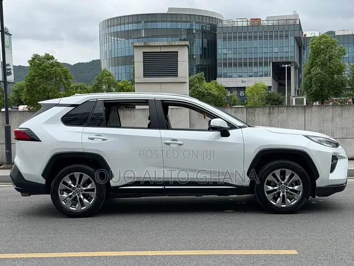 Toyota Frontlander 2022 White