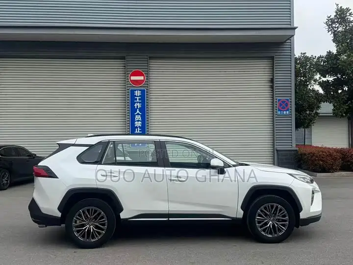 Toyota Frontlander 2023 White